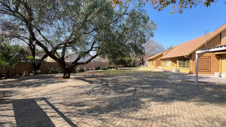 4 Bedroom Property for Sale in Langenhovenpark Free State
